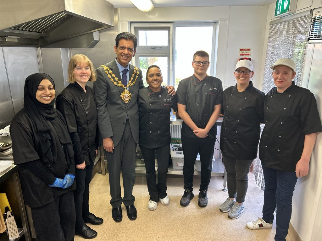Mayor of Oldham meets with team at Anna's Community Cafe